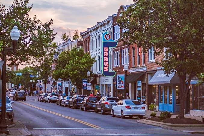 Main Street in downtown Franklin, Tennessee